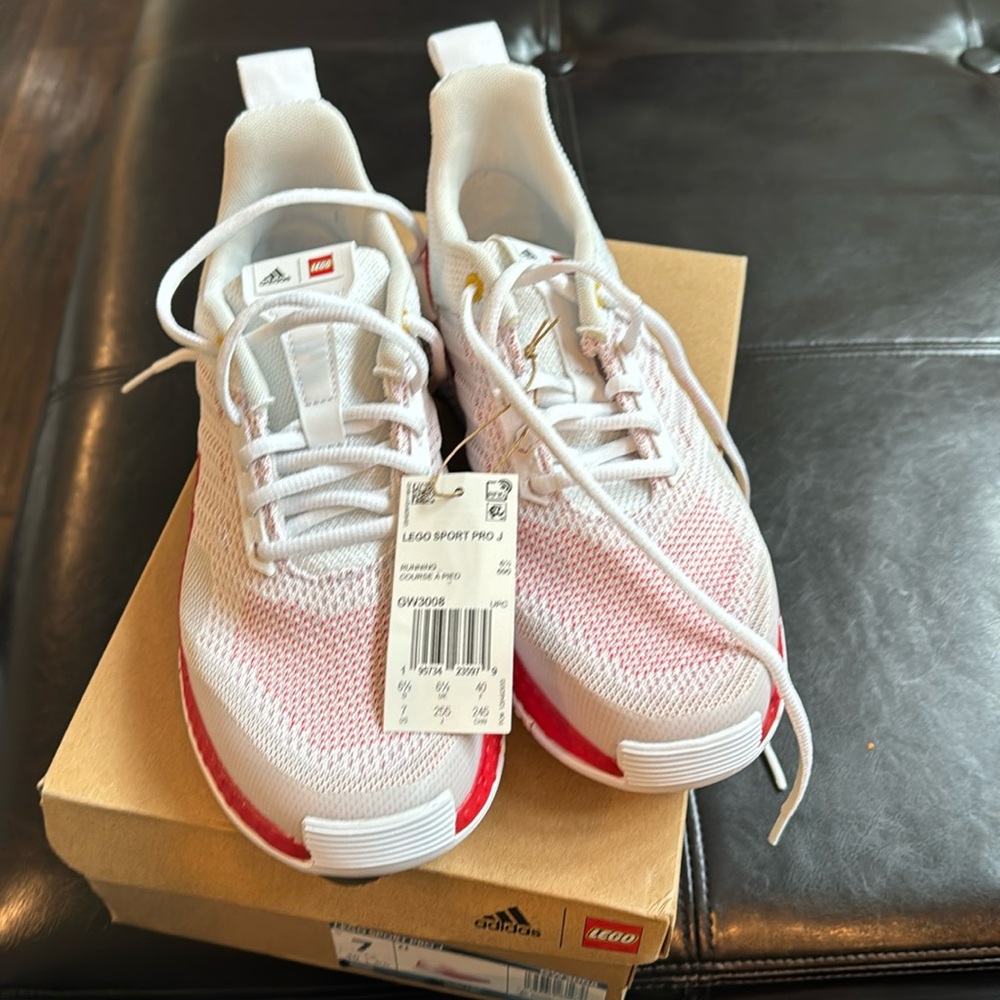 Adidas Lego sport Pro J Big Kids Size 7